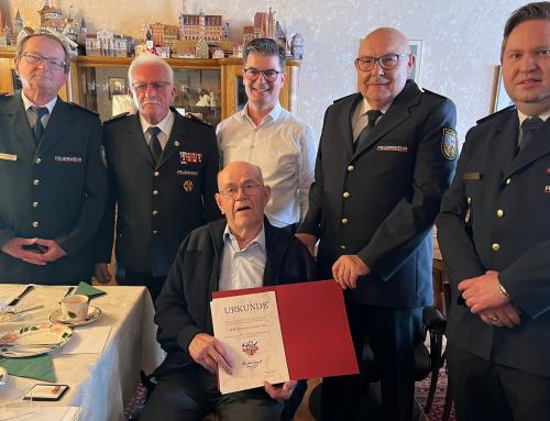 Edmund Veit für 75 Jahre Mitgliedschaft in der Feuerwehr geehrt